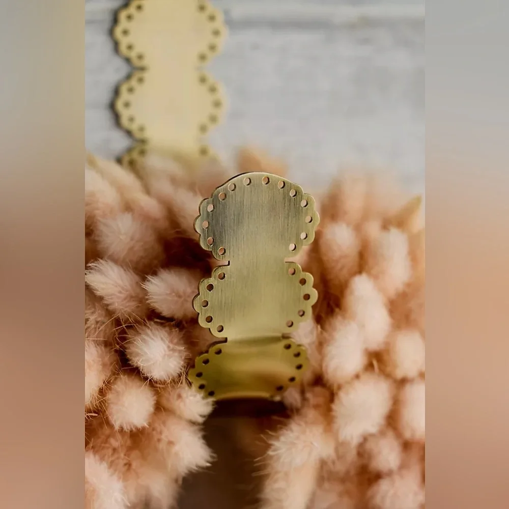 New Terrain x Anthropologie Home Decor Gold Scalloped Lace Wreath Hanger Hook